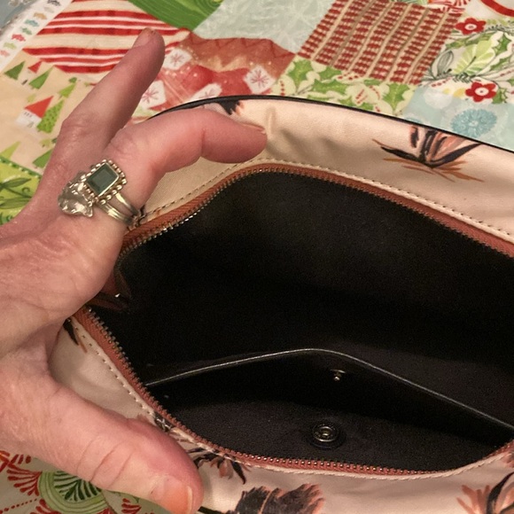 COACH Makeup bag/carryall, Convenient size, multiple uses, excellent condition! - Picture 7 of 8